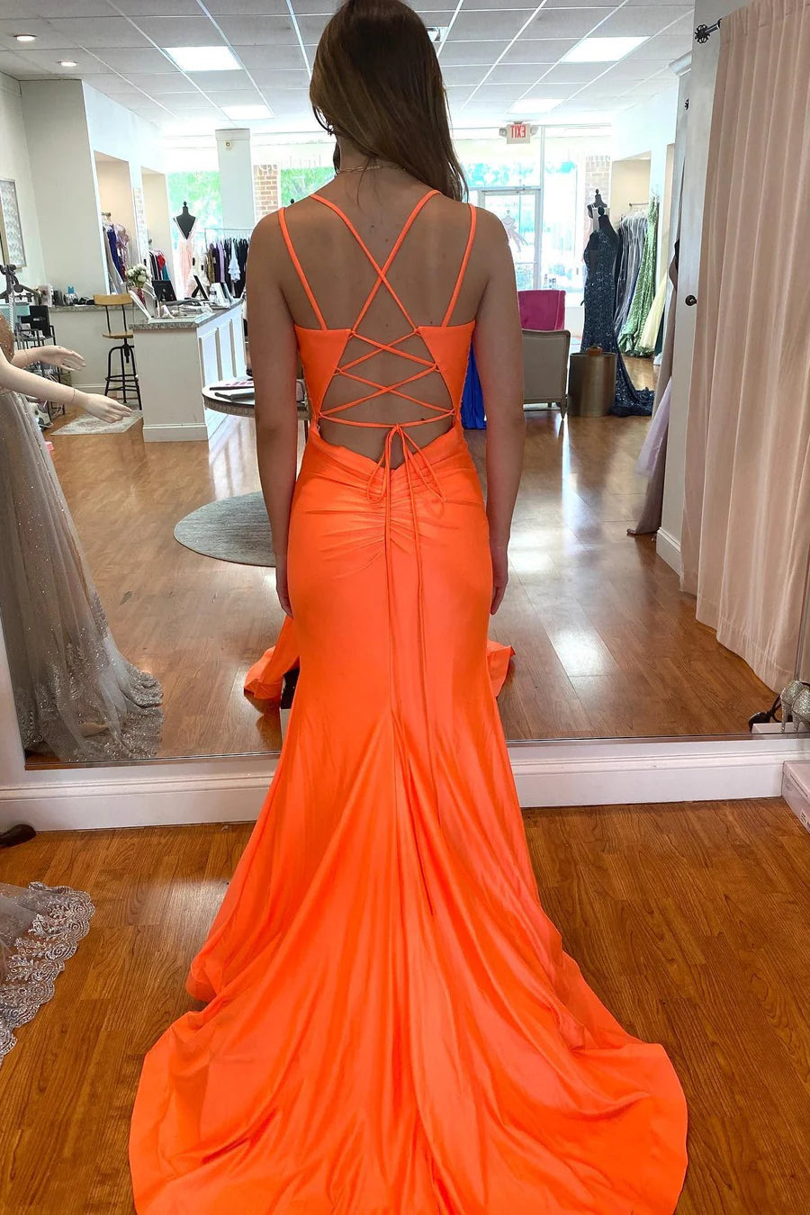 Vestido de fiesta de sirena con abertura lateral alta y cordones en la espalda